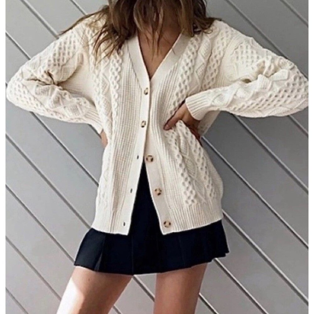 SUNDAYS BEST  Aritzia Peggy Cardigan Cream Size  2XS 5 Button V-neck Textured